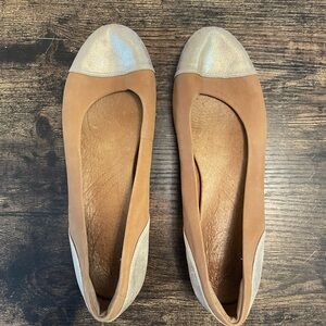 Clarks Tan and Gold Women's Flats Leather